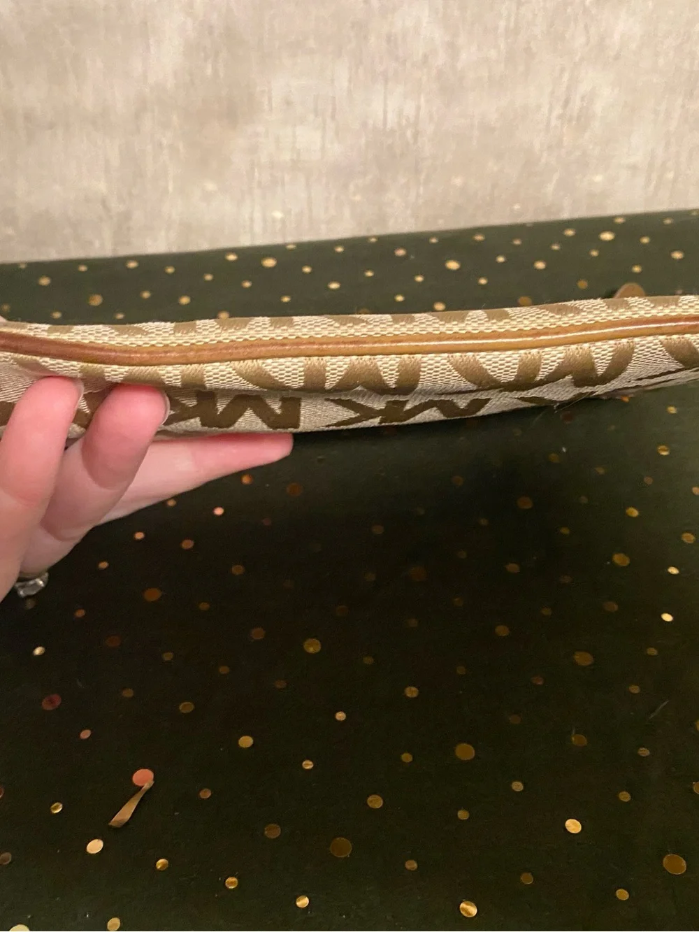 EUC Michael Kors Tan & Beige Signature MK Wristlet Clutch